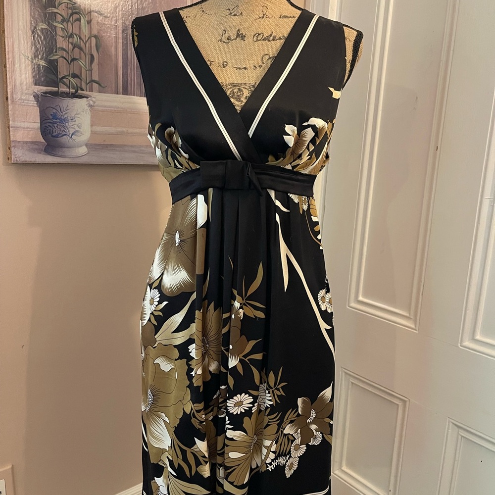Silk knee-length cocktail dress. Mint condition. Purchased at boutique in Italy